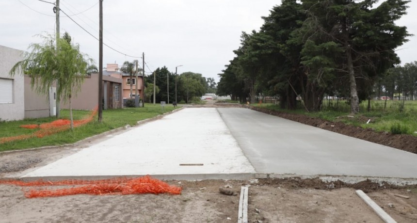 UNA CALLE MÁS DE PAVIMENTO