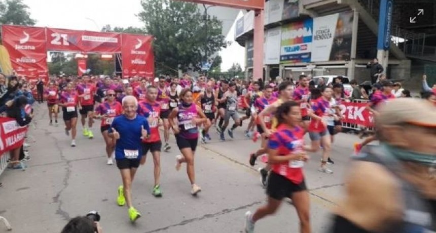 ATLETAS LOCALES EN LA MEDIA MARATÓN DE VILLA MARÍA