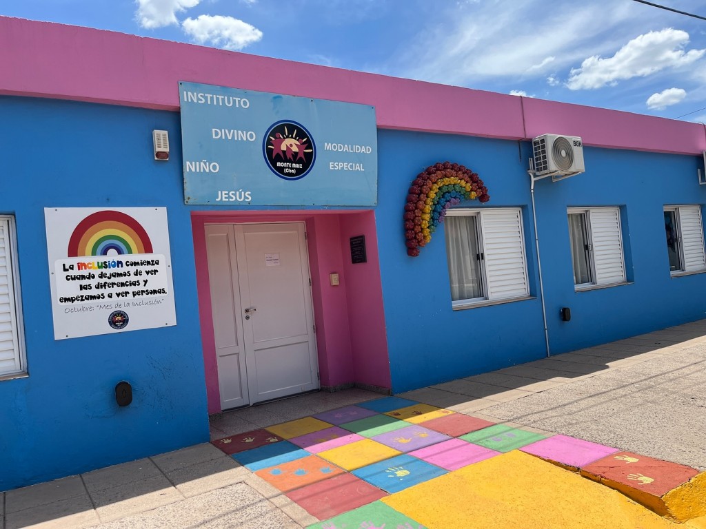 EL INSTITUTO DIVINO NIÑO JESÚS CUMPIÓ 21 AÑOS