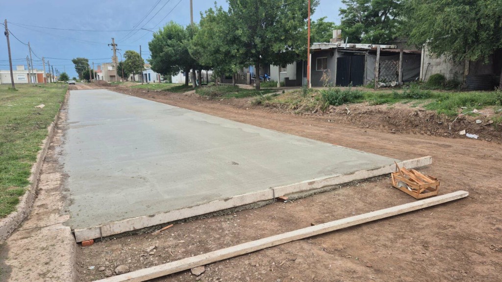 CUARTA CUADRA DE PAVIMENTO EN CALLE LA PAMPA
