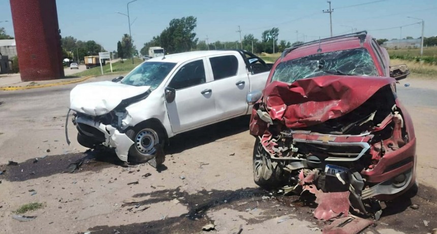 CHOQUE DE CAMIONETAS EN EL ACCESO OESTE DE LABORDE