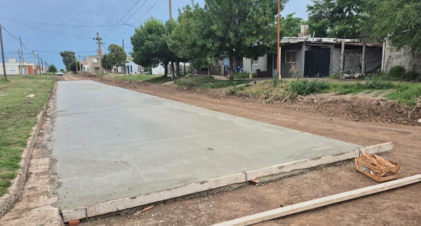 CUARTA CUADRA DE PAVIMENTO EN CALLE LA PAMPA