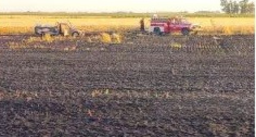 INCENDIO DE CAMIONETA AFECTÓ CAMPO DEL INTA