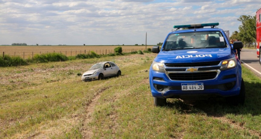 DESPISTE Y VUELCO DE UN AUTO EN RUTA 3