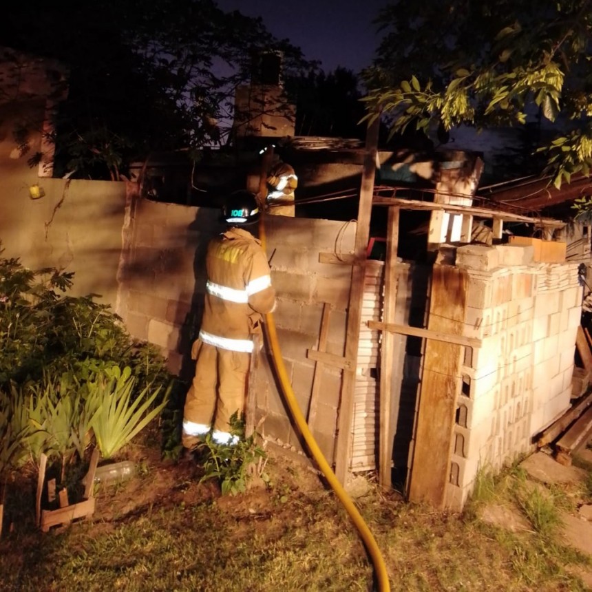 INCENDIO EN EL PATIO DE UNA VIVIENDA