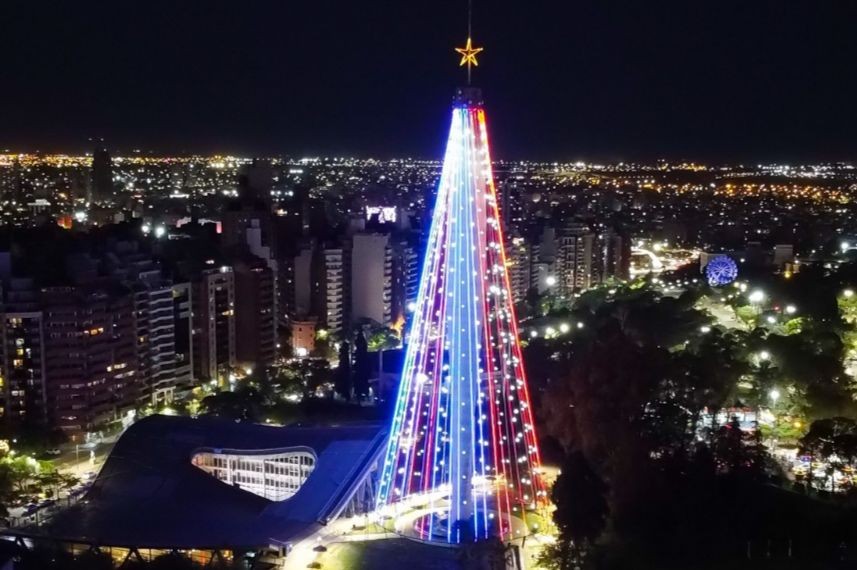 CÒRDOBA: SE ENCENDIÓ EL ARBOITO DE NAVIDAD