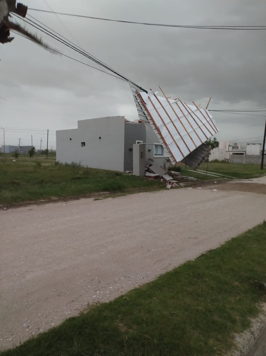 VOLADURA DE TECHO EN MONTE MAÍZ