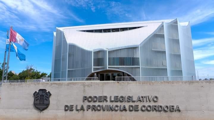 TRATAN PROYECTO DE JUBILADOS EN LA UNICAMERAL