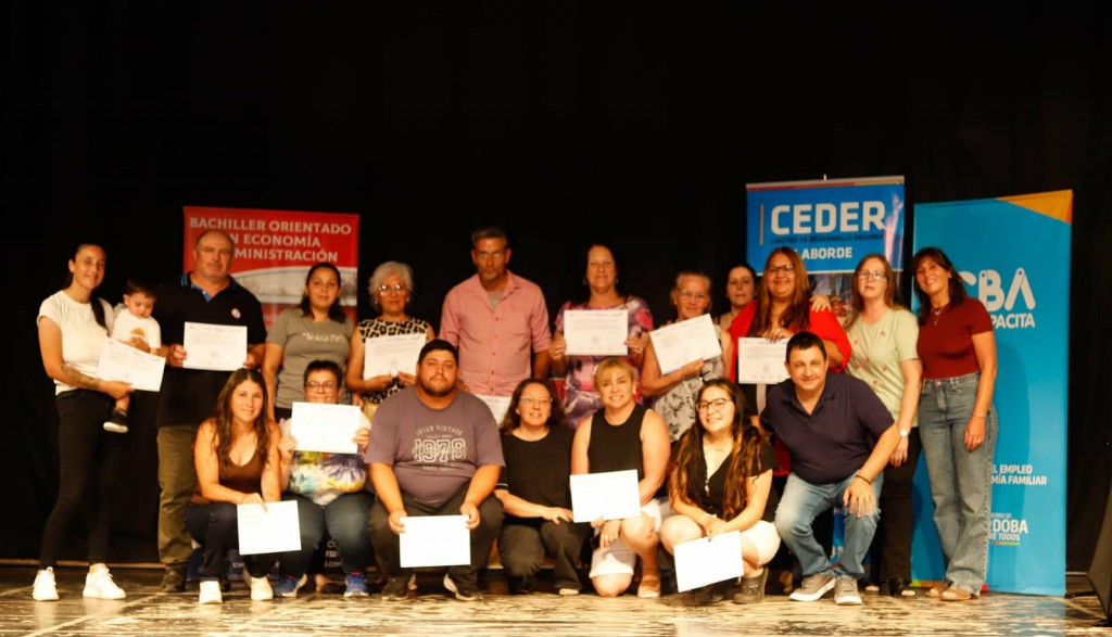 SE ENTREGARON LOS CERTIFICADOS DE LOS CURSOS DEL CEDER