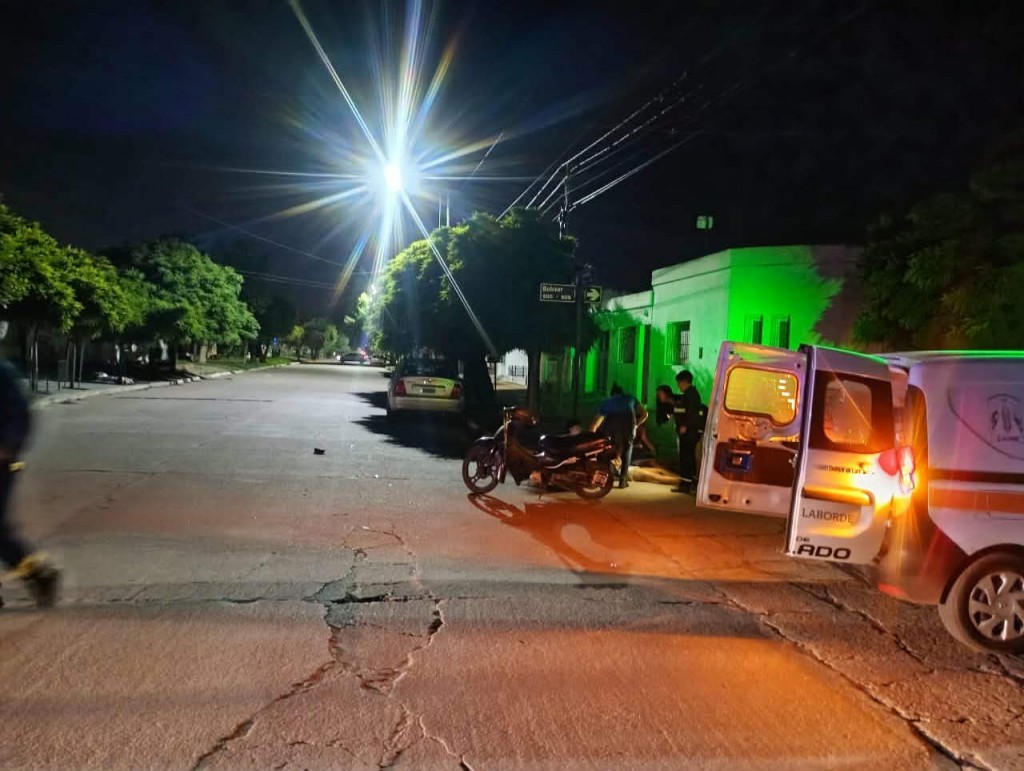 UNA MOTOCICLISTA ACCIDENTADA EN LABORDE