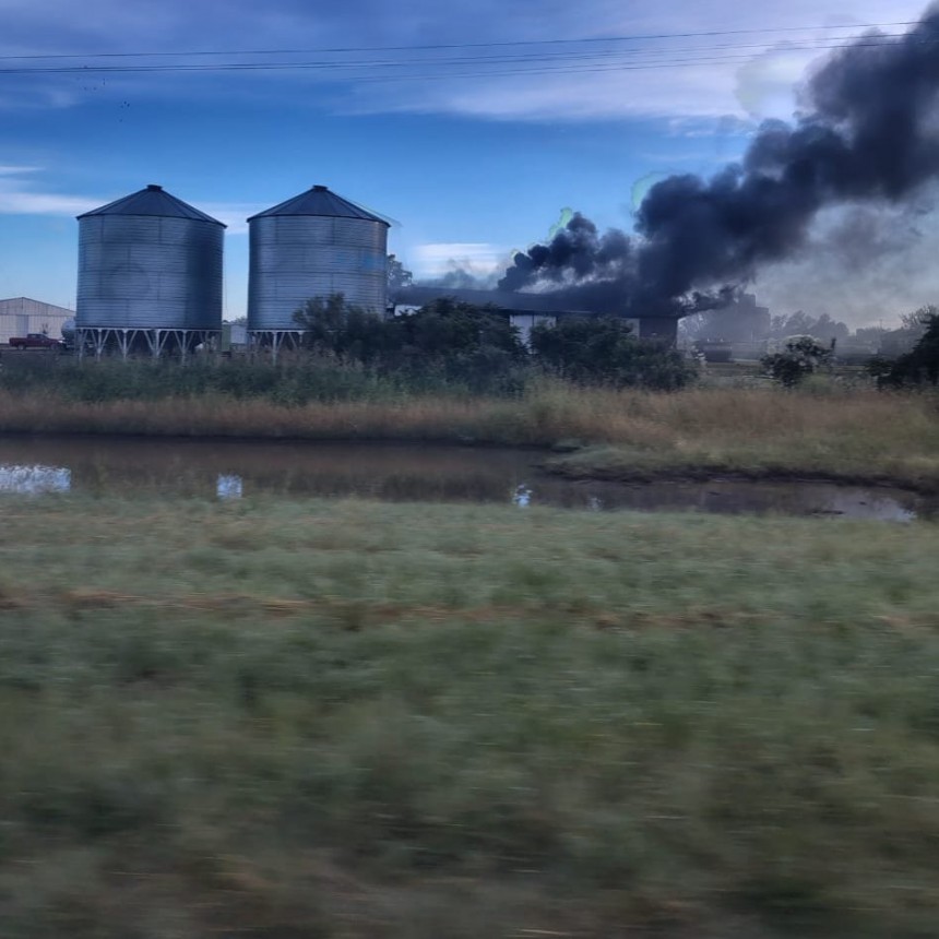 PASCANAS: INCENDIO DE MAGNITUD EN UN GALPÓN