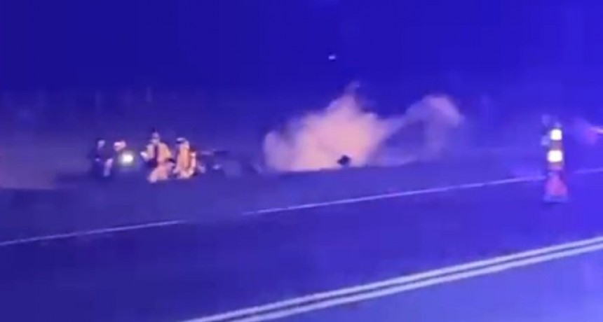 AUTO INCENDIADO TRAS ACCIDENTE EN LA RUTA 11